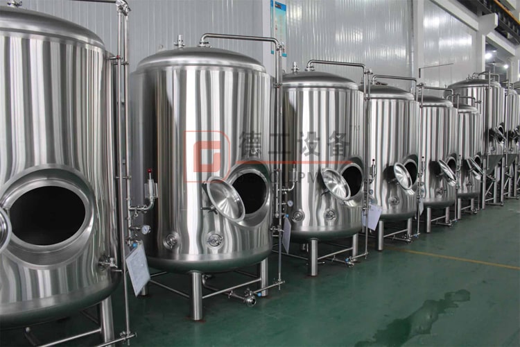 Tanque de cerveja brilhante