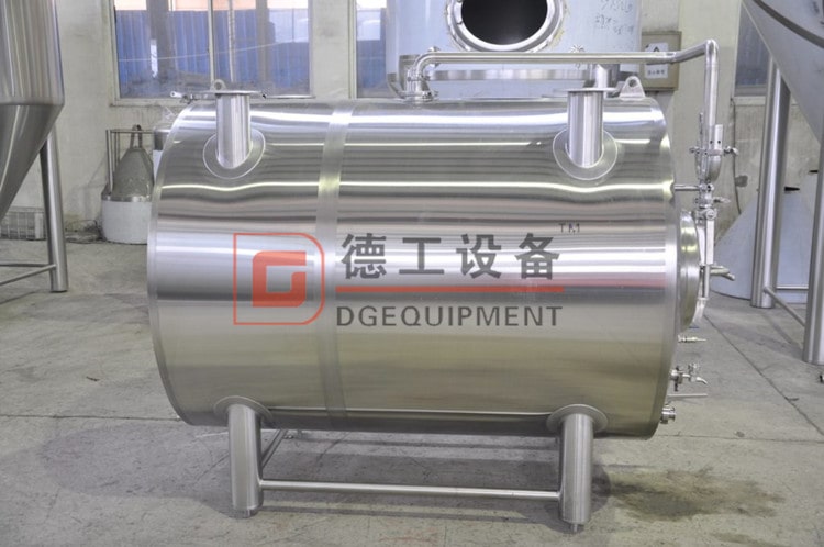 7-bbl-jacketed-horizontal-lagering-tank-3-1024x680-min